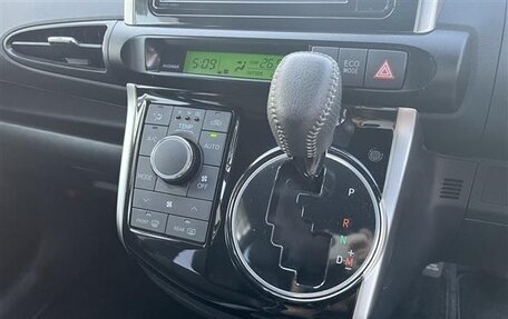 Toyota Wish II, 2017 год, 1 080 000 рублей, 8 фотография