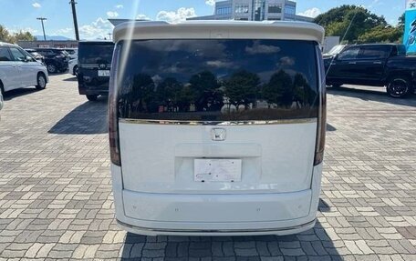 Honda Stepwgn, 2022 год, 1 750 000 рублей, 5 фотография