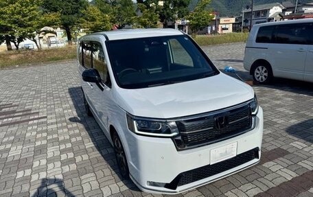 Honda Stepwgn, 2022 год, 1 750 000 рублей, 3 фотография