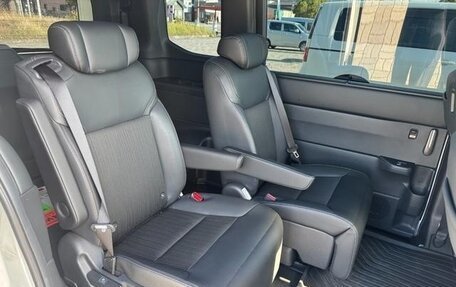 Honda Stepwgn, 2022 год, 1 750 000 рублей, 18 фотография