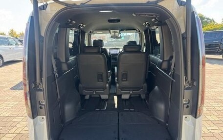 Honda Stepwgn, 2022 год, 1 750 000 рублей, 30 фотография