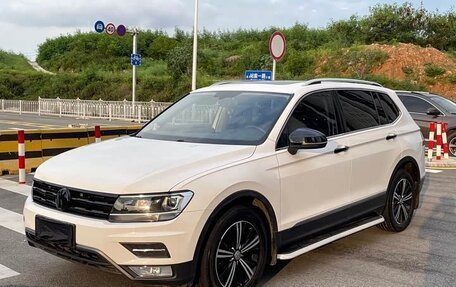 Volkswagen Tiguan II, 2020 год, 1 950 000 рублей, 2 фотография