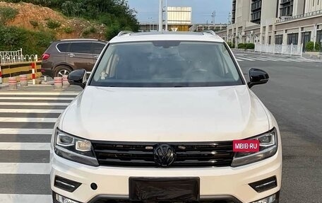 Volkswagen Tiguan II, 2020 год, 1 950 000 рублей, 3 фотография