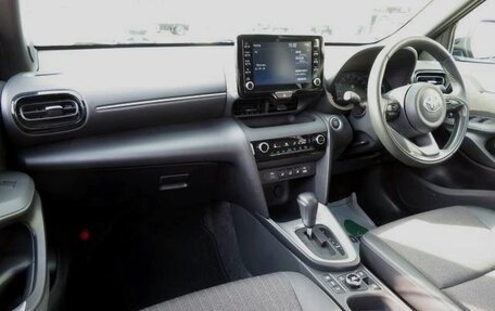 Toyota Yaris Cross, 2023 год, 1 507 000 рублей, 30 фотография