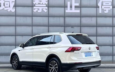 Volkswagen Tiguan II, 2020 год, 2 050 000 рублей, 5 фотография