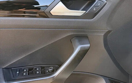 Volkswagen T-Roc I, 2021 год, 1 295 000 рублей, 29 фотография