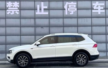 Volkswagen Tiguan II, 2020 год, 2 050 000 рублей, 4 фотография