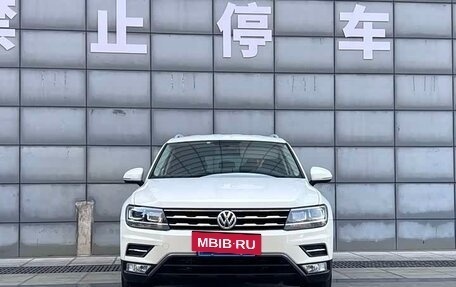 Volkswagen Tiguan II, 2020 год, 2 050 000 рублей, 2 фотография