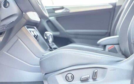 Volkswagen Tiguan II, 2020 год, 2 050 000 рублей, 10 фотография