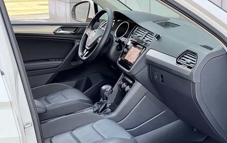 Volkswagen Tiguan II, 2020 год, 2 050 000 рублей, 11 фотография