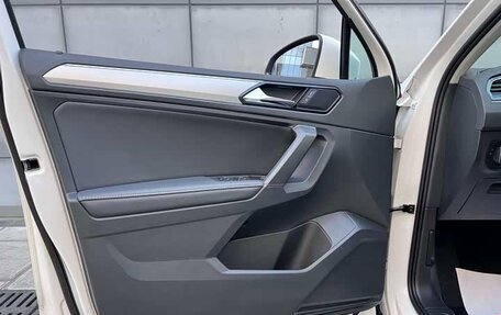 Volkswagen Tiguan II, 2020 год, 2 050 000 рублей, 16 фотография