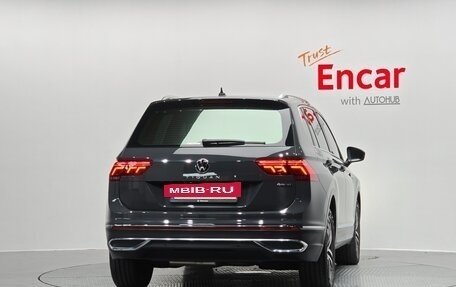 Volkswagen Tiguan II, 2021 год, 3 770 000 рублей, 4 фотография