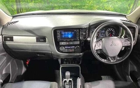 Mitsubishi Outlander III рестайлинг 3, 2017 год, 1 750 000 рублей, 6 фотография