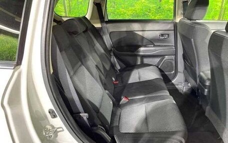 Mitsubishi Outlander III рестайлинг 3, 2017 год, 1 750 000 рублей, 12 фотография