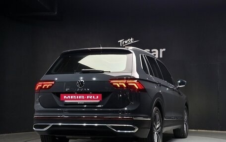 Volkswagen Tiguan II, 2022 год, 3 300 000 рублей, 4 фотография