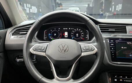 Volkswagen Tiguan II, 2022 год, 3 300 000 рублей, 14 фотография