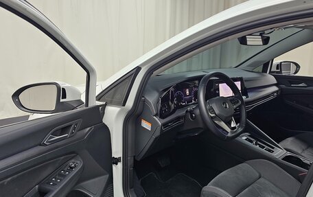 Volkswagen Golf VIII, 2022 год, 2 450 000 рублей, 11 фотография