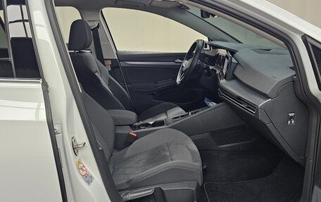 Volkswagen Golf VIII, 2022 год, 2 450 000 рублей, 12 фотография