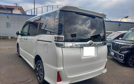 Toyota Voxy III, 2021 год, 1 954 000 рублей, 5 фотография