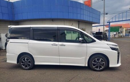 Toyota Voxy III, 2021 год, 1 954 000 рублей, 4 фотография