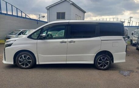 Toyota Voxy III, 2021 год, 1 954 000 рублей, 8 фотография