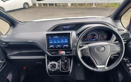 Toyota Voxy III, 2021 год, 1 954 000 рублей, 10 фотография