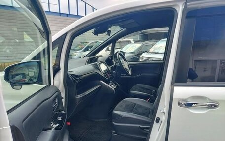 Toyota Voxy III, 2021 год, 1 954 000 рублей, 15 фотография