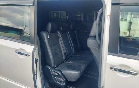 Toyota Voxy III, 2021 год, 1 954 000 рублей, 19 фотография