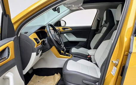 Volkswagen T-Cross I, 2021 год, 1 175 000 рублей, 10 фотография