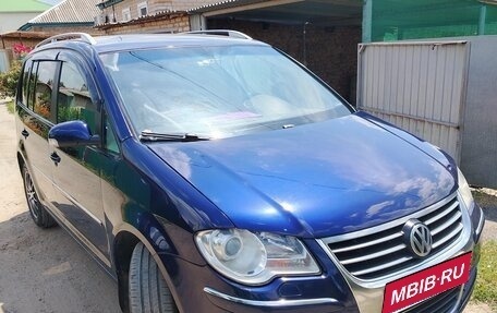 Volkswagen Touran III, 2008 год, 775 000 рублей, 1 фотография