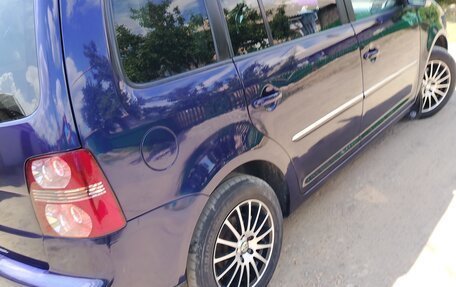 Volkswagen Touran III, 2008 год, 775 000 рублей, 2 фотография