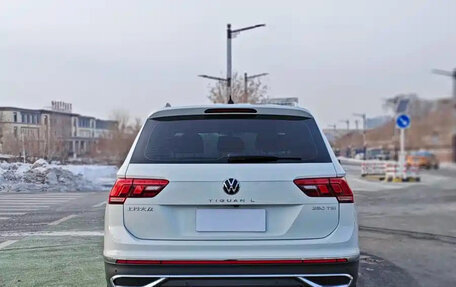 Volkswagen Tiguan II, 2022 год, 2 000 000 рублей, 8 фотография