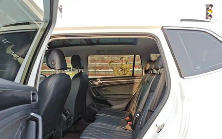 Volkswagen Tiguan II, 2022 год, 2 000 000 рублей, 5 фотография