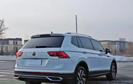 Volkswagen Tiguan II, 2022 год, 2 000 000 рублей, 7 фотография