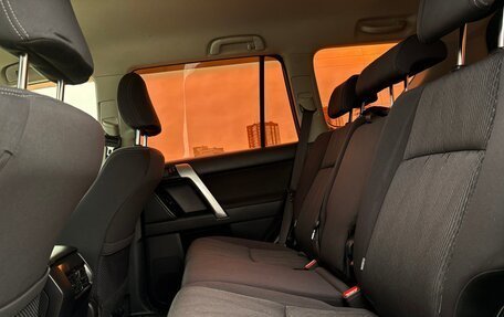 Toyota Land Cruiser Prado 150 рестайлинг 2, 2014 год, 3 500 000 рублей, 26 фотография