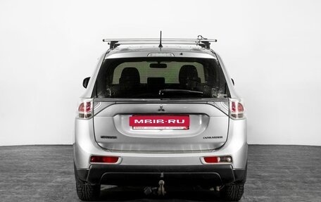 Mitsubishi Outlander III рестайлинг 3, 2013 год, 1 400 000 рублей, 4 фотография