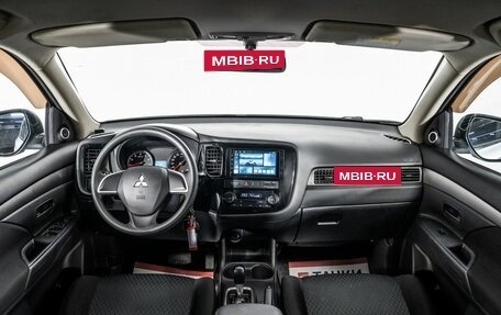 Mitsubishi Outlander III рестайлинг 3, 2013 год, 1 400 000 рублей, 8 фотография