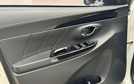 Toyota Yaris XP150 рестайлинг, 2022 год, 16 фотография