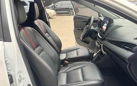 Toyota Yaris XP150 рестайлинг, 2022 год, 13 фотография