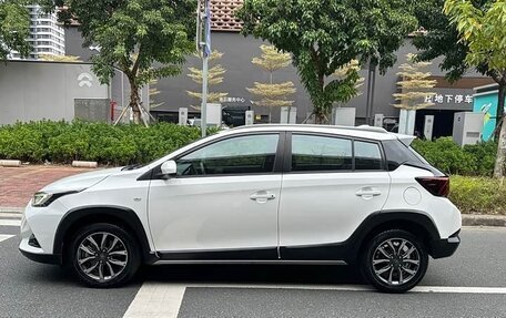 Toyota Yaris XP150 рестайлинг, 2022 год, 1 010 000 рублей, 6 фотография