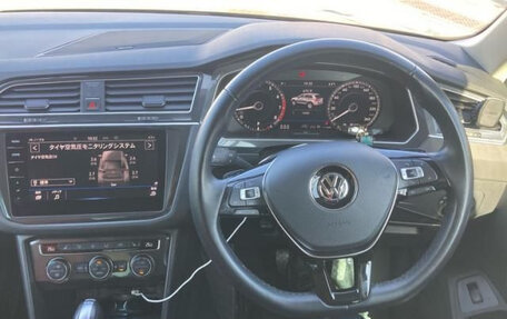 Volkswagen Tiguan II, 2018 год, 1 740 035 рублей, 6 фотография