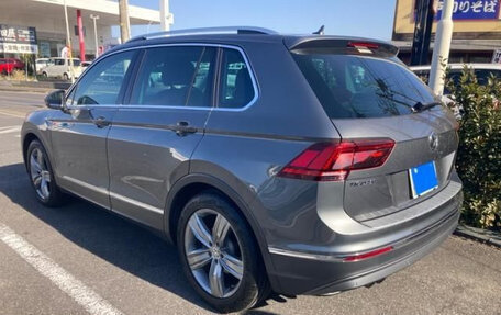 Volkswagen Tiguan II, 2018 год, 1 740 035 рублей, 2 фотография