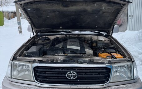 Toyota Land Cruiser 100 рестайлинг 2, 1999 год, 1 100 000 рублей, 22 фотография