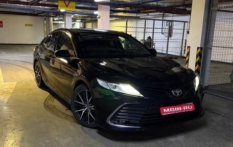 Toyota Camry, 2021 год, 4 050 000 рублей, 1 фотография