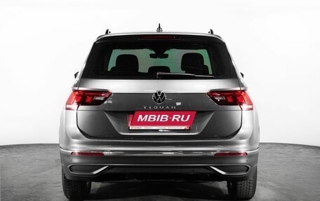 Volkswagen Tiguan II, 2021 год, 2 335 000 рублей, 3 фотография