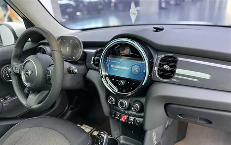 MINI Hatch, 2023 год, 2 230 000 рублей, 10 фотография