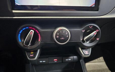 KIA Rio IV, 2021 год, 1 799 000 рублей, 12 фотография