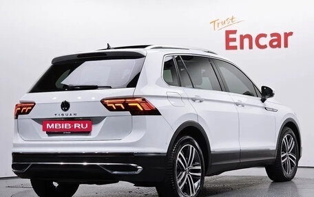 Volkswagen Tiguan II, 2022 год, 3 789 000 рублей, 3 фотография