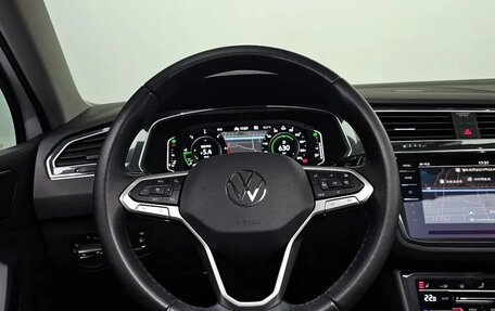 Volkswagen Tiguan II, 2022 год, 3 789 000 рублей, 12 фотография