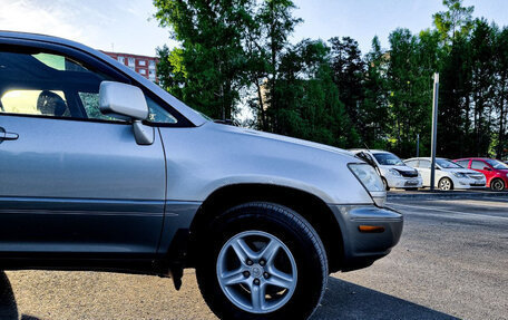 Lexus RX IV рестайлинг, 2001 год, 1 050 000 рублей, 4 фотография